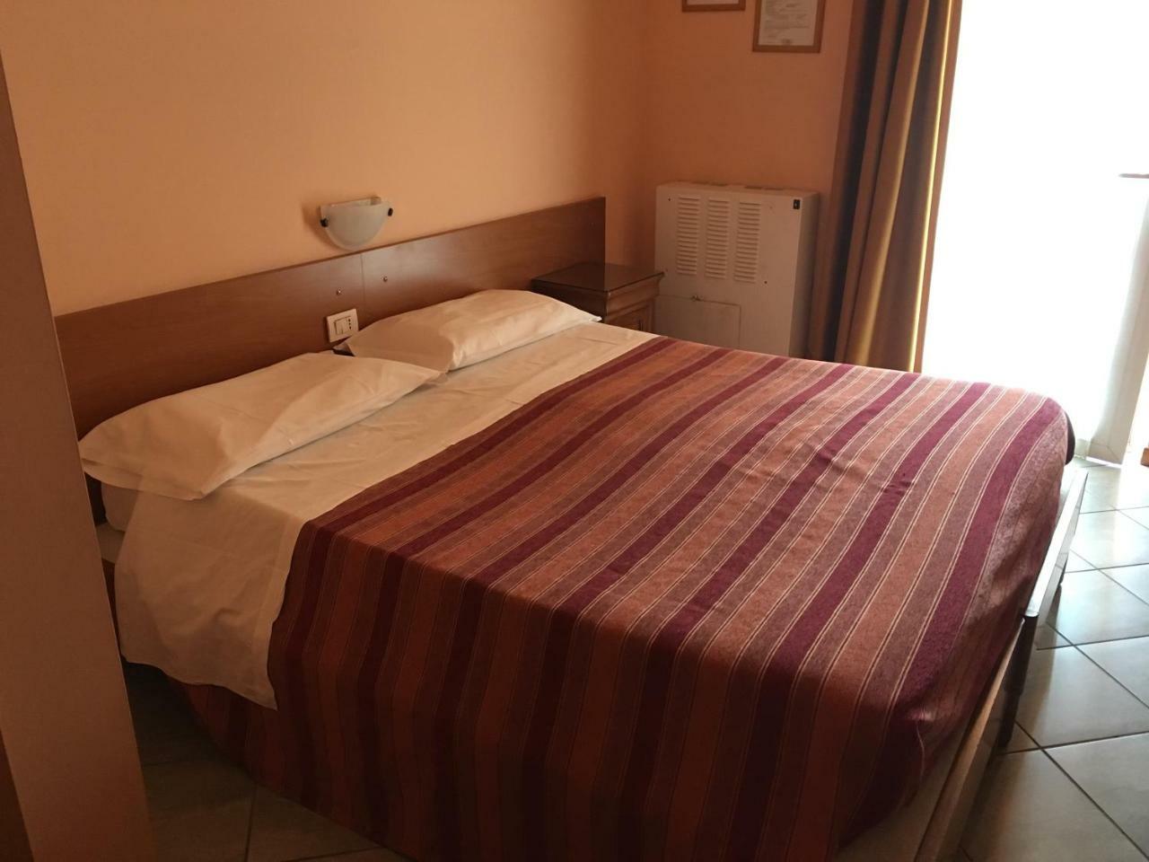 Hotel Il Pino Garlasco Exterior photo